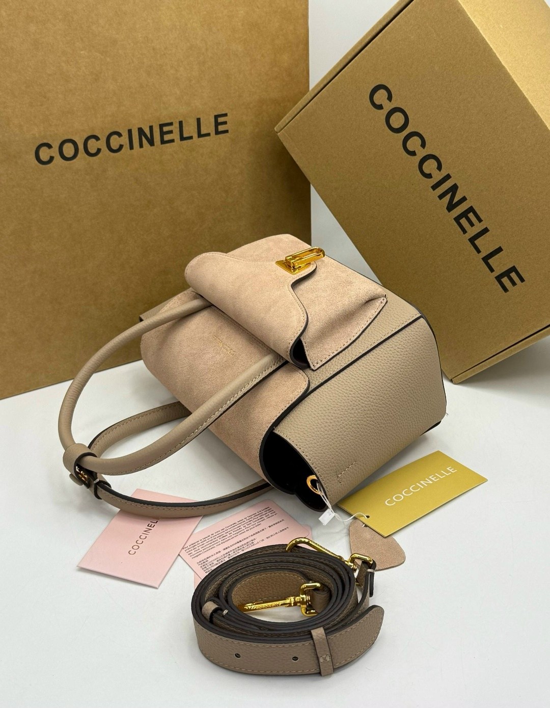 coccinelle сумка,женская сумка coccinelle,сумка,сумка бежевая,замшевая сумка