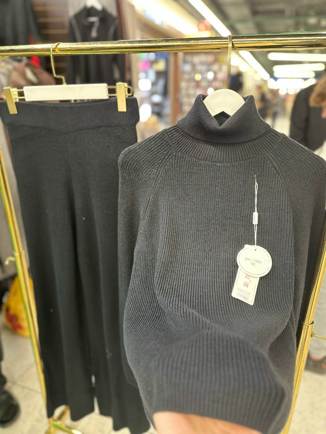 кашемировый костюм,трикотажные костюмы,костюм кашемир,костюм из кашемира,костюм с брюками