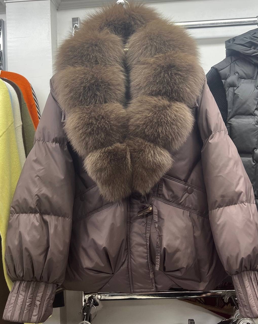 пуховики с мехом,пуховики с натуральным мехом,женский пуховик,пуховик,короткий пуховик