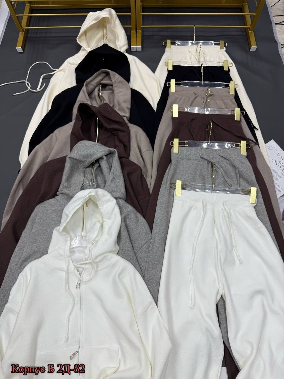 стильные костюмы,женские спортивные костюмы,спортивные костюм,костюмы женские,белые костюмы