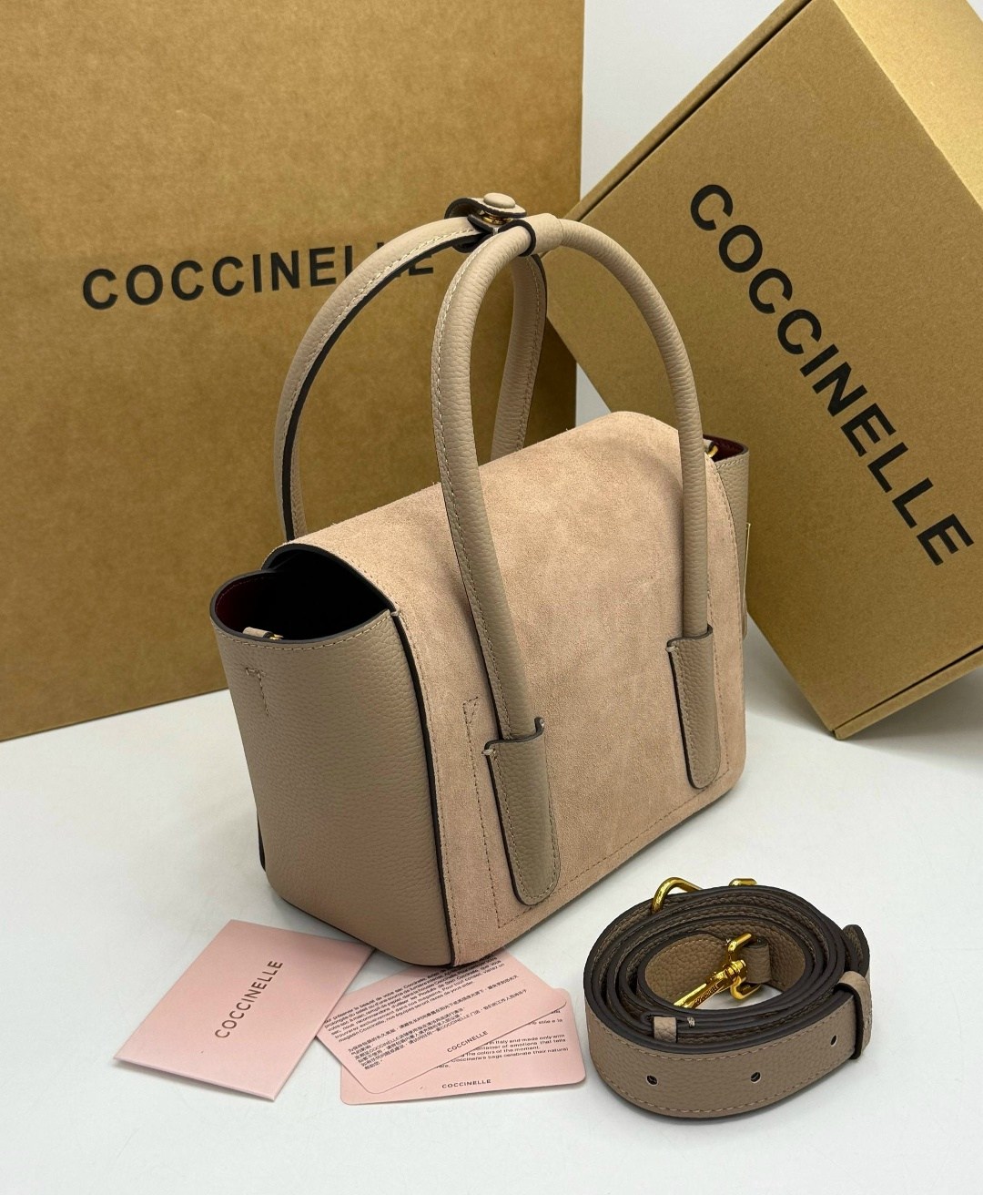 coccinelle сумка,женская сумка coccinelle,сумка,сумка бежевая,замшевая сумка