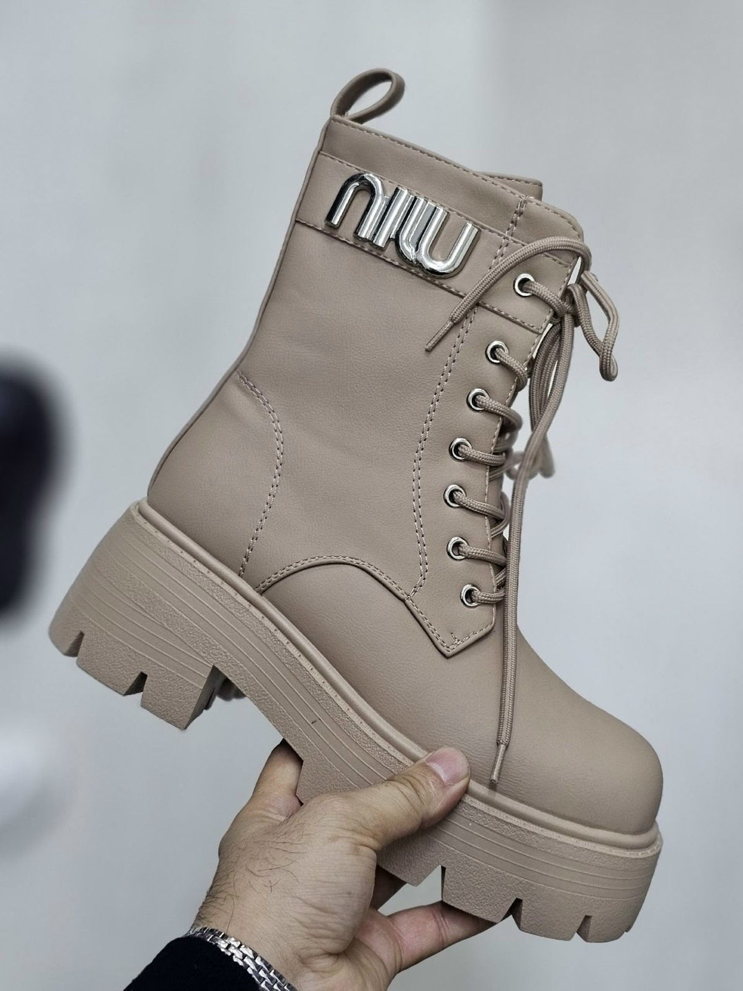 женские ботинки,,ботинка женские зимние,бежевые ботинки, женская зимняя