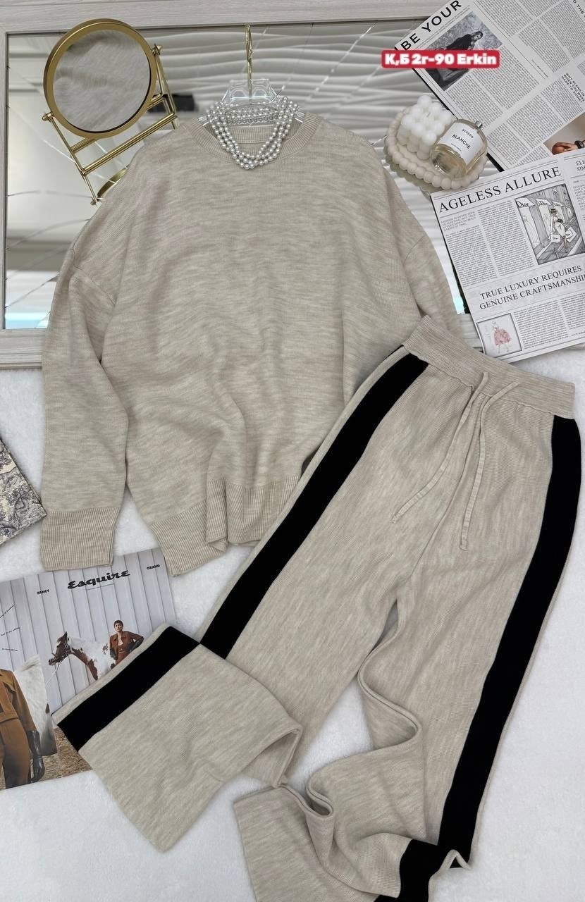 костюмы женские,трикотажные костюмы,бежевый джемпер,,вязаные костюмы