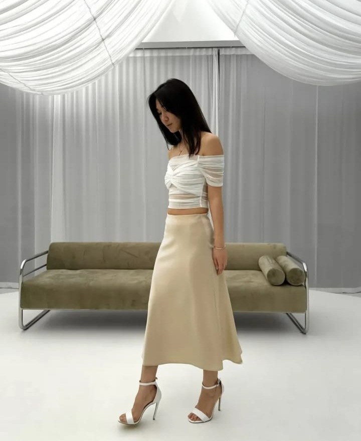 атласная юбка с высоким,длинная атласная юбка,атласная юбка макси,атласная юбка,длинная шелковая юбка