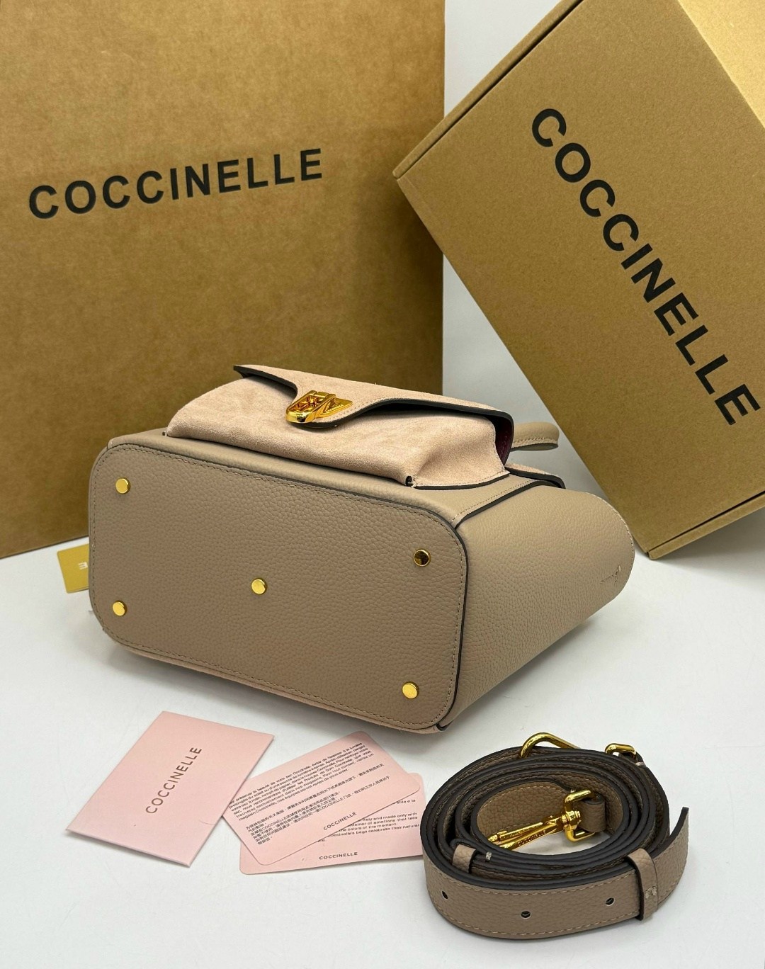 coccinelle сумка,женская сумка coccinelle,сумка,сумка бежевая,замшевая сумка