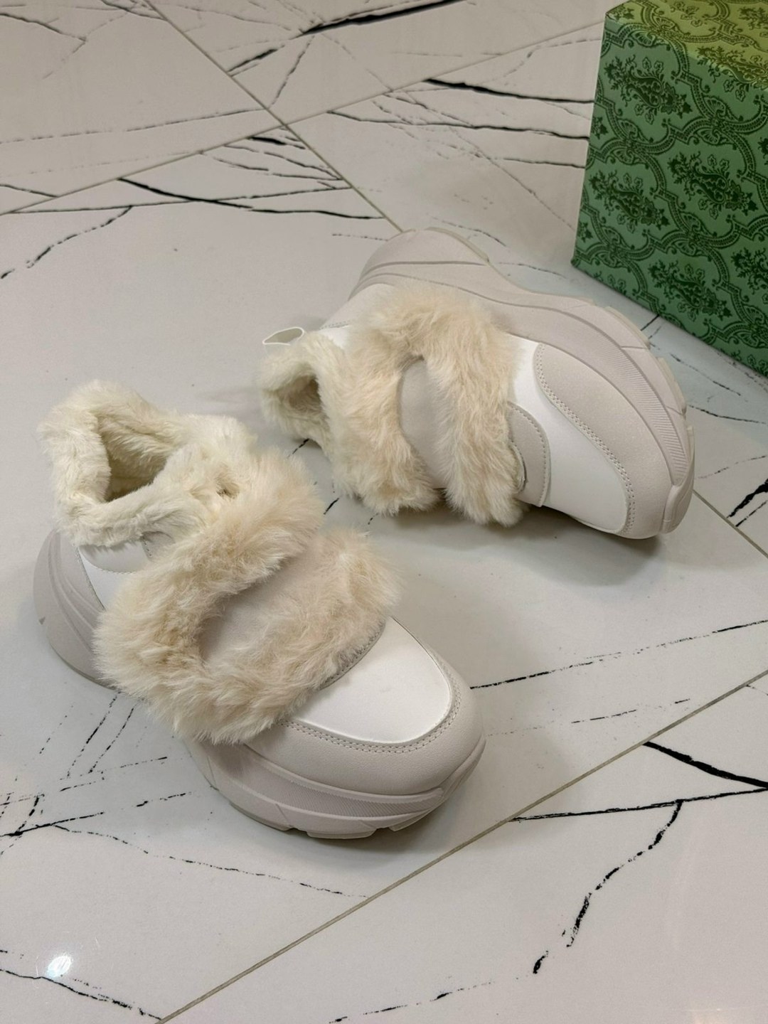 ,кроссовки женские зимние,зимние кроссовки женские с мехом,зимняя женская ,меховые кроссовки