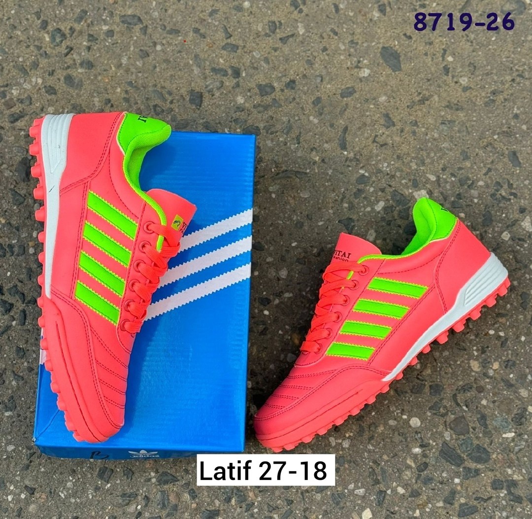 футбольная ,сороконожка для футбола,футбольные кроссовки,футбольная бутса, спортивная