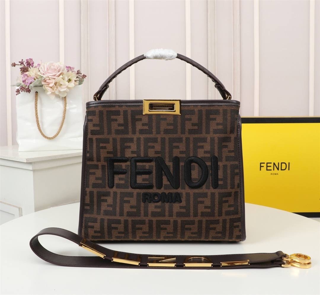fendi сумка,fendi сумка на плечо,fendi сумка ридикюль,сумка тоут fendi,женская сумка fendi