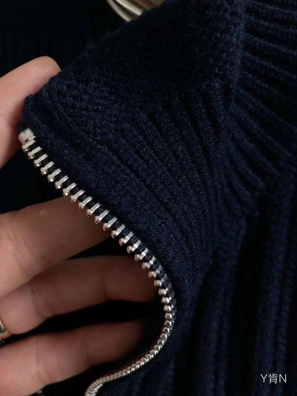 свитера мужская,свитер с воротником,пуловер мужской,стильный свитер,темно синий свитер