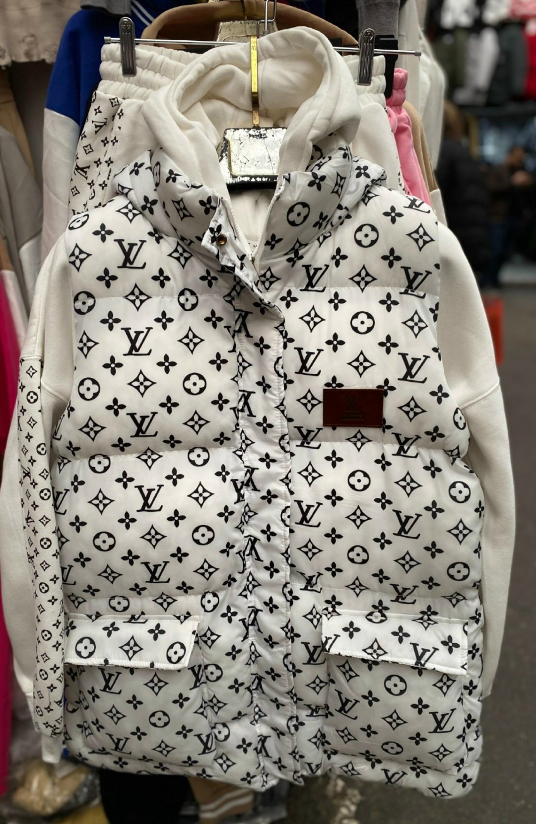 луи виттон детский спортивный костюм,костюмы тройки луи витон женские с жилеткой,спортивный костюм луи витон,костюм на флисе,костюм тройка луи виттон с жилеткой