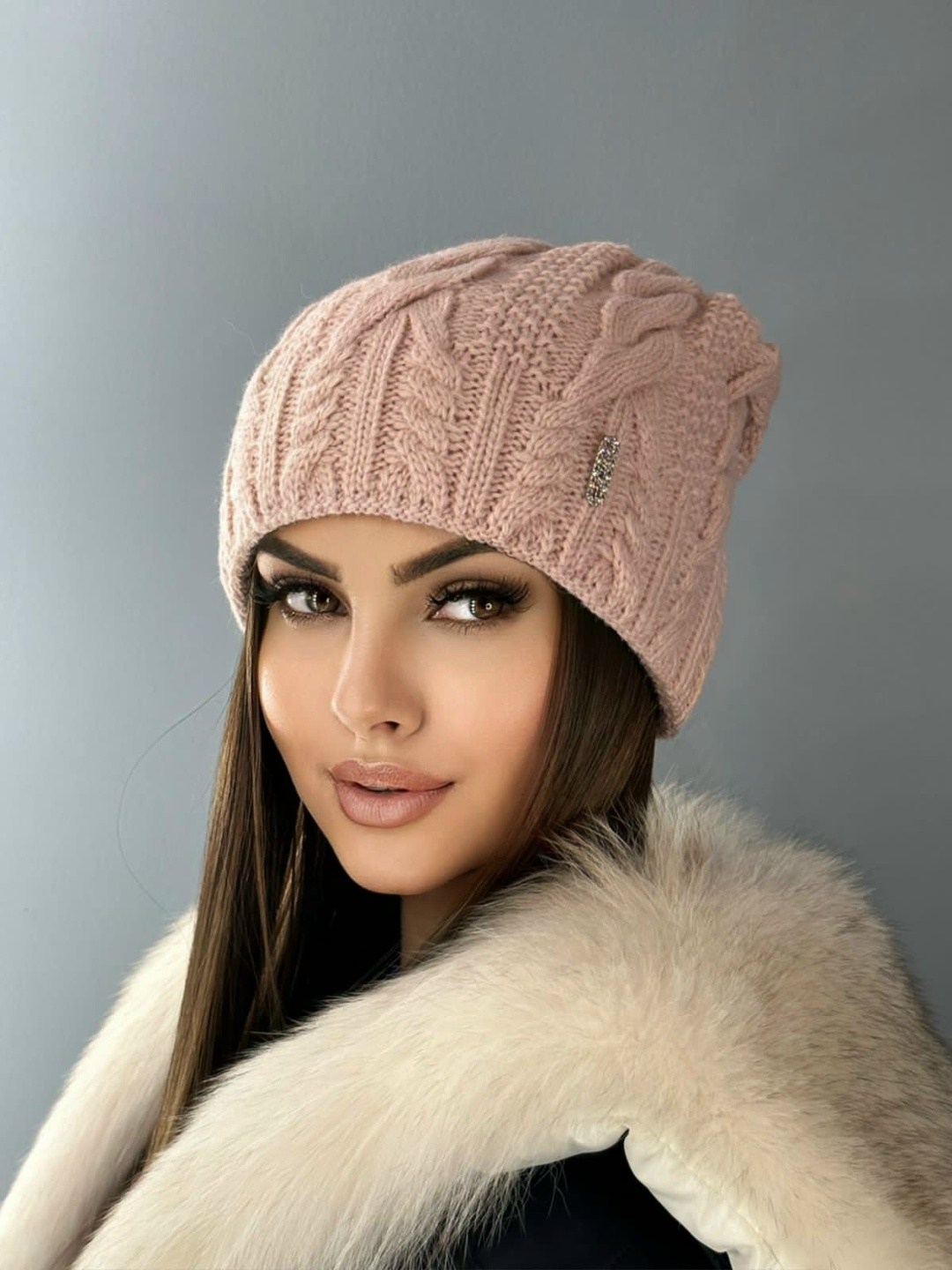 вязаная шапка,шапка женская вязаная,шапка вязаная спицами,шапка вязаная косами,вязаная шапочка