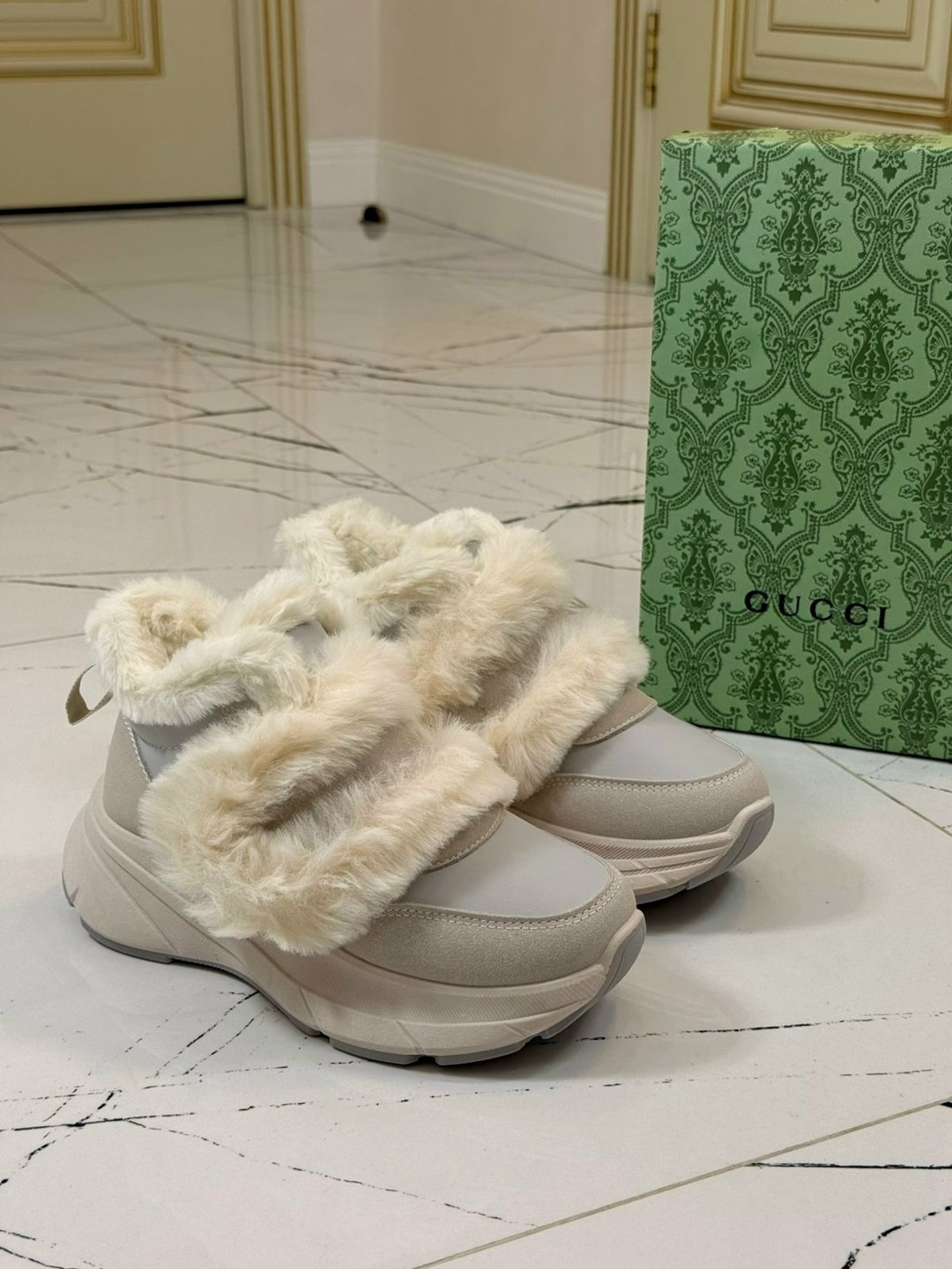 ,кроссовки женские зимние,зимние кроссовки женские с мехом,зимняя женская ,меховые кроссовки