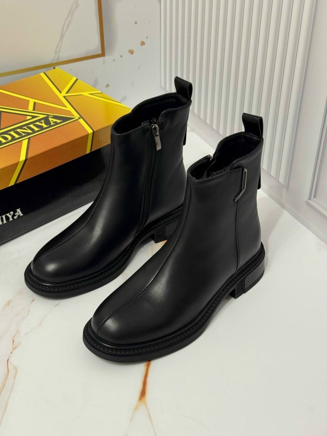 ботинки женские,,модные ботинки,женская ,ботинка