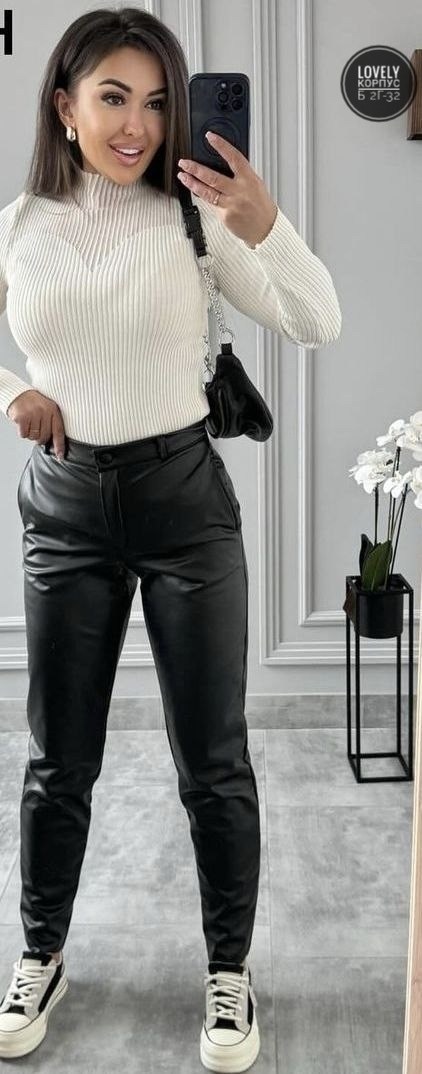 штаны из экокожи,кожаные брюки мом,женские брюки из экокожи,брюки кожаные женские,брюки зауженные из экокожи кожаные