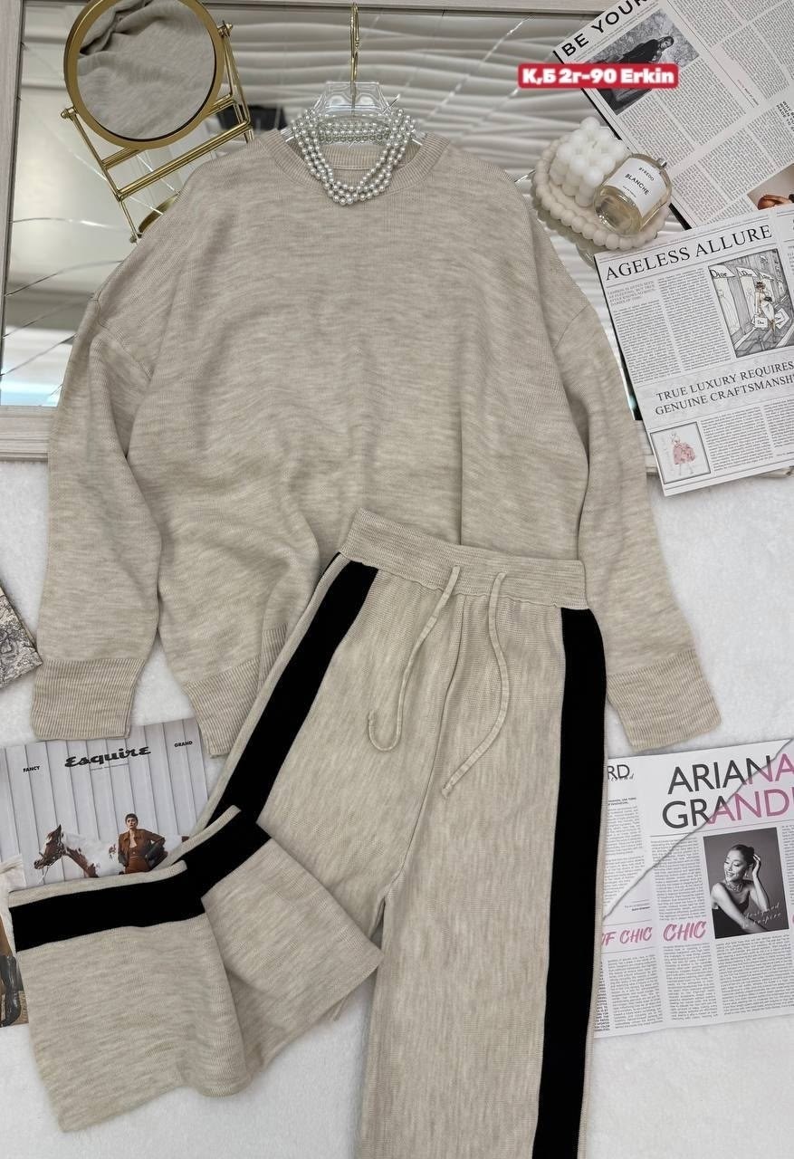 костюмы женские,трикотажные костюмы,бежевый джемпер,,вязаные костюмы