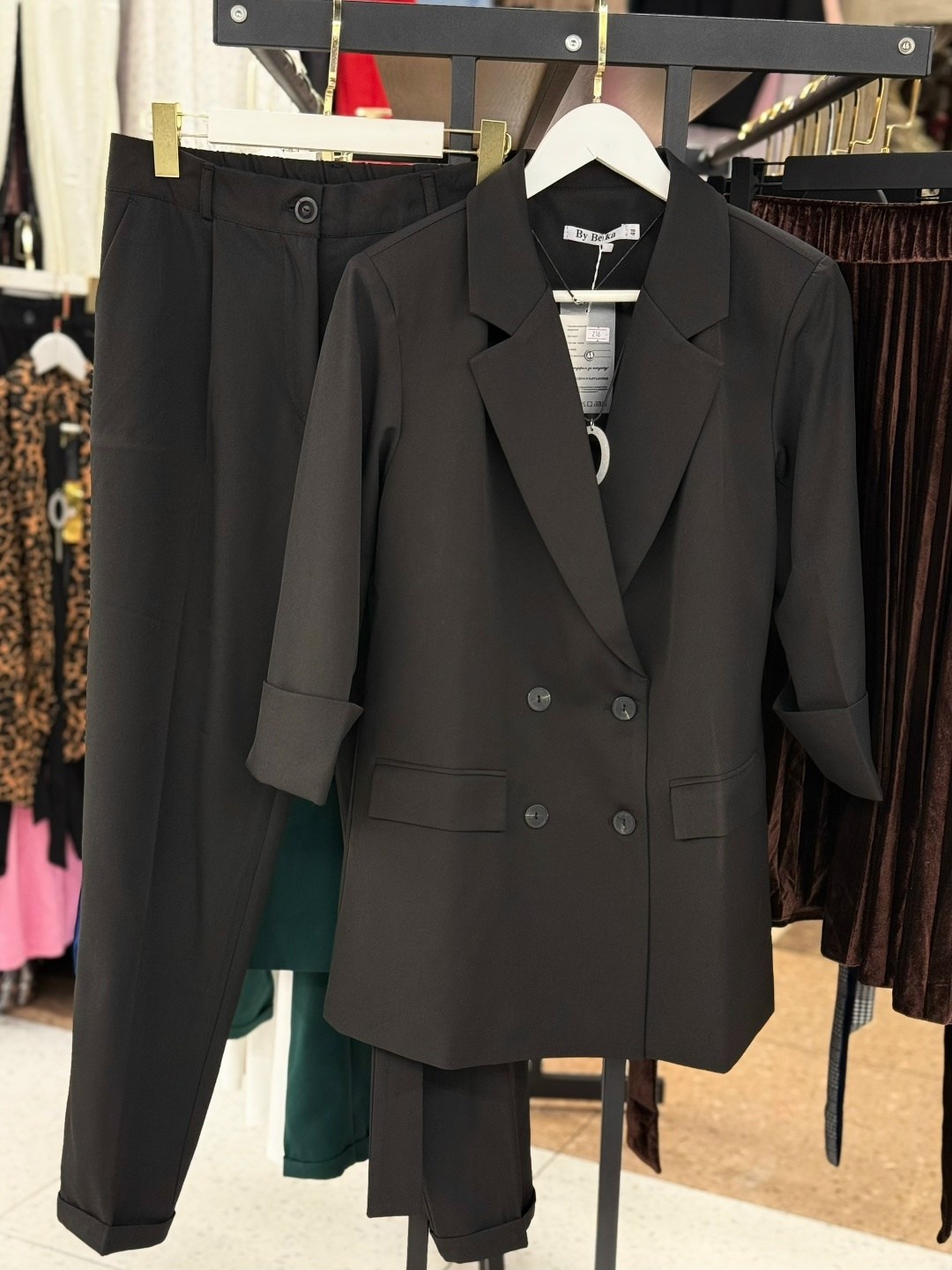 костюмы брючные,женские брючные костюмы,зеленый брючный костюм женский,модные брючные костюмы,брючный костюм элегантный