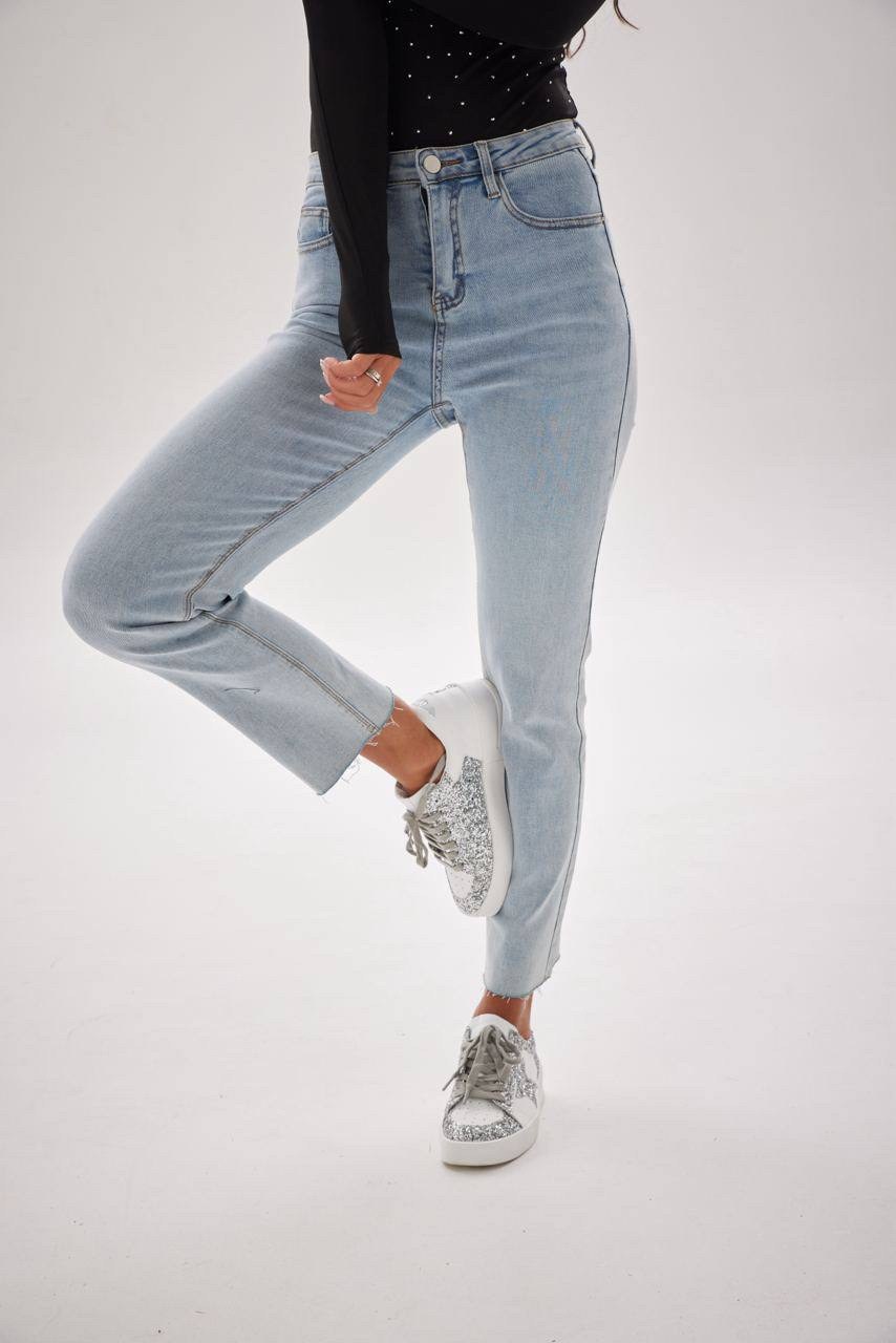 женские джинсы,джинсы момы,голубые джинсы,джинсы модные,джинсы брюки