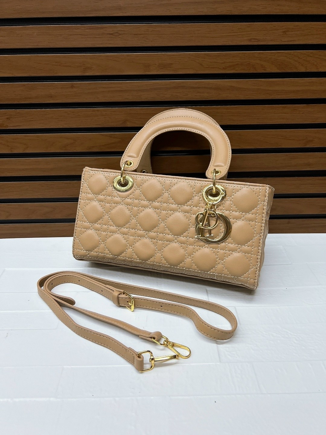 сумки диор,dior сумка,christian dior сумка,модная сумка,сумки женская