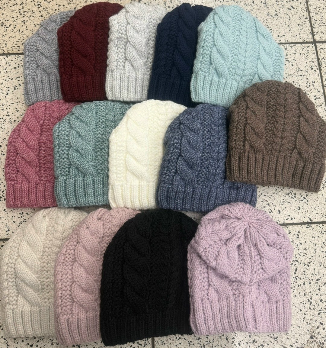 вязаная шапка,шапка женская вязаная,шапка вязаная спицами,шапка вязаная косами,вязаная шапочка