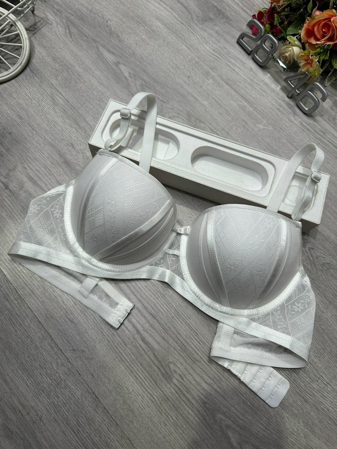 женская нижнее белье,комплект нижнего белья,бюстгальтер,нижнее белье бюстгальтер,бюстгальтер бюстье