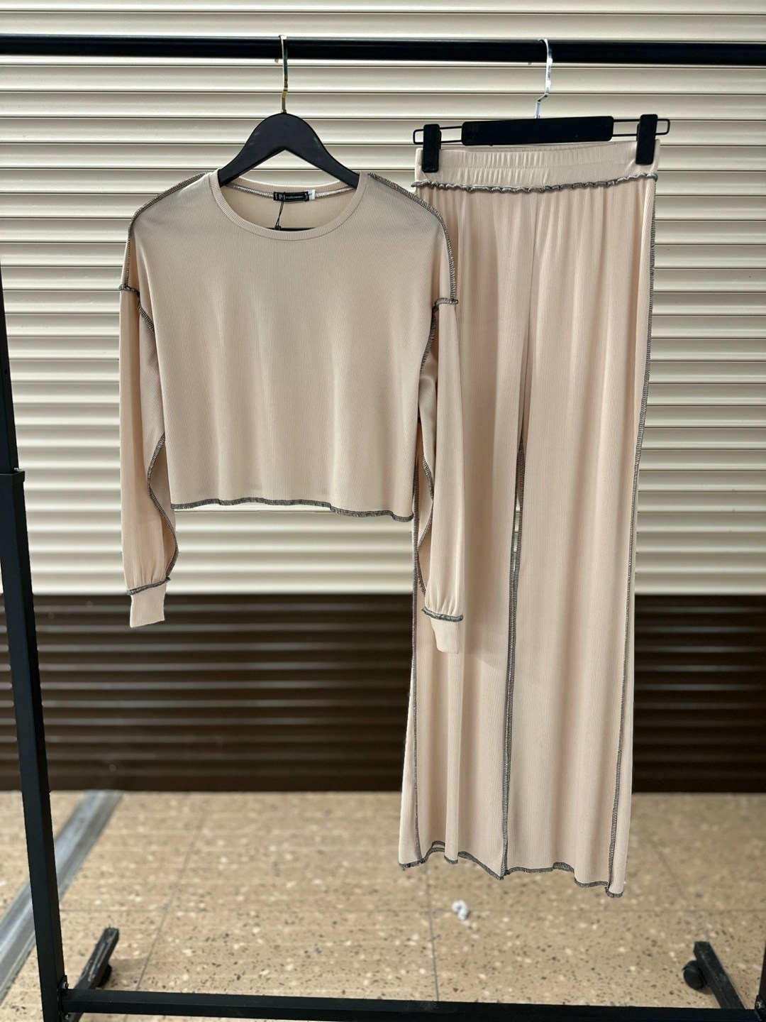 костюмы комплекты,стильные костюмы,женские костюмы,костюмчик,костюмы двойки