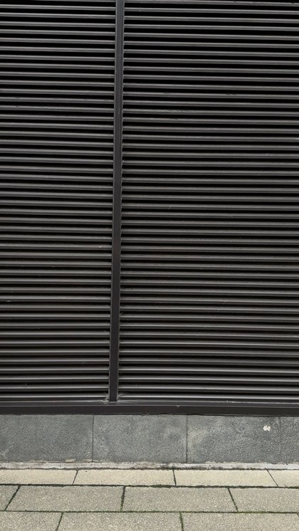 забор жалюзи,жалюзийные заборы,жалюзи,ламели для забора жалюзи,уличная стена