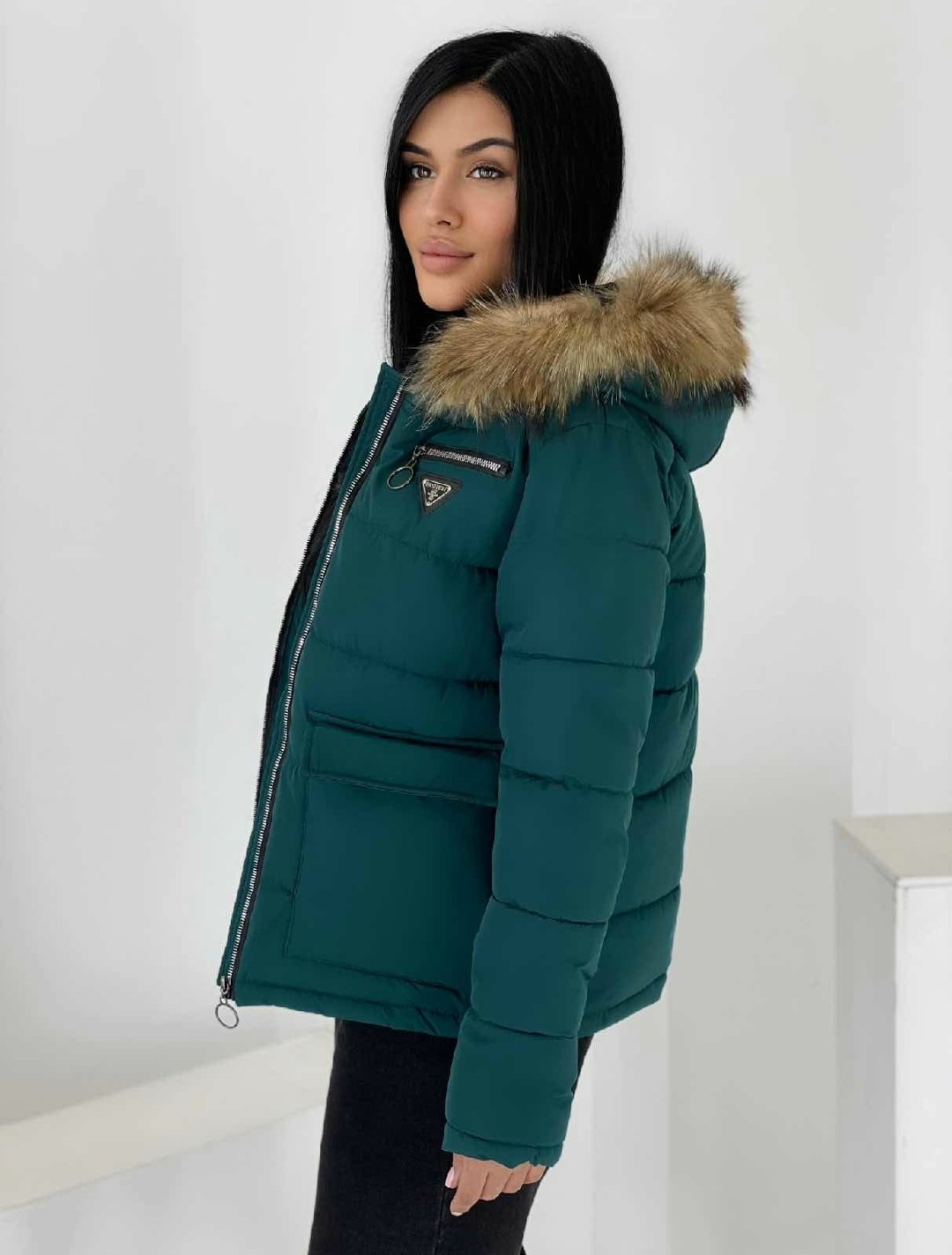 стильная зимняя куртка,куртка женская,зимние куртки,куртка зимняя женская,куртка с меховым капюшоном