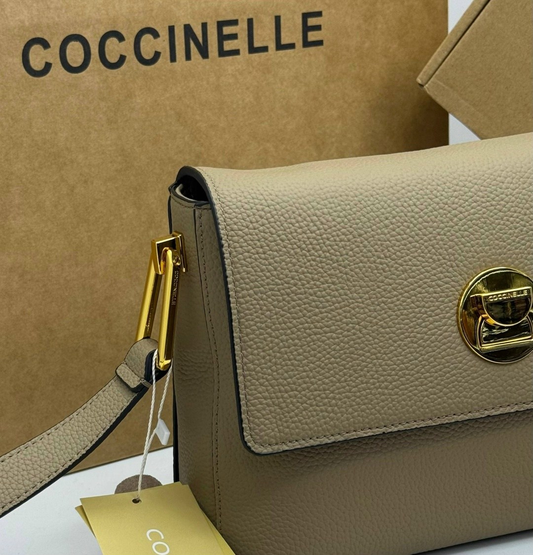 сумка coccinelle,женская сумка coccinelle,бежевая сумка,кожаная сумка coccinelle,сумки женская