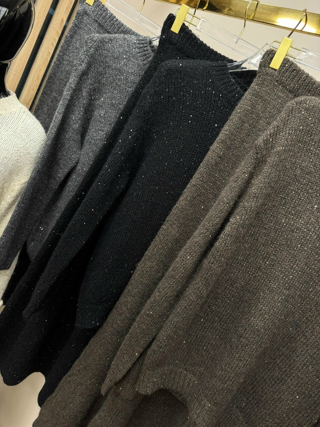 трикотажные костюмы,вязаный костюм с юбкой,вязаные костюмы,платье вязаное