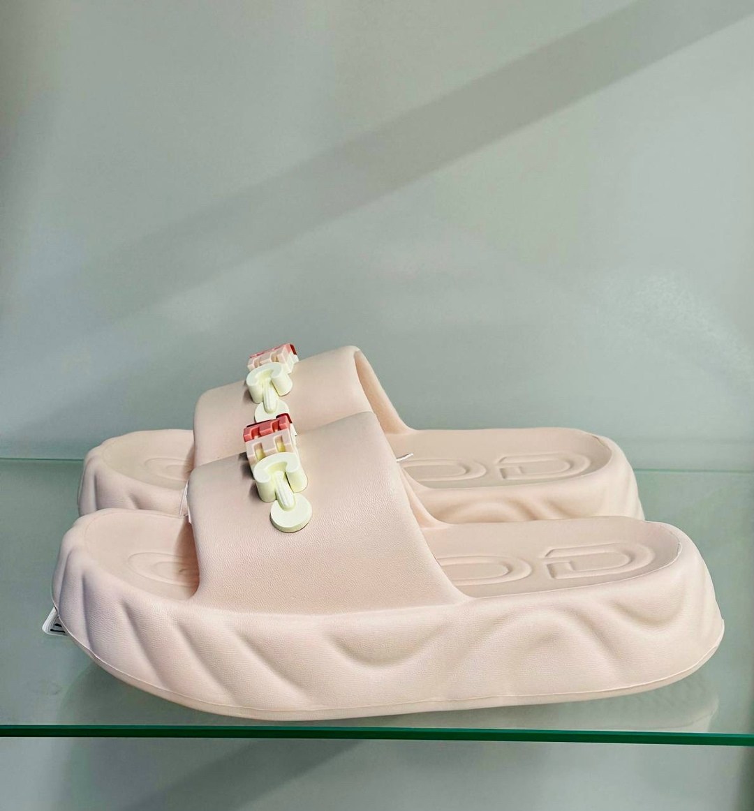 летние шлепанцы,женские тапки,,шлёпанцы женские,шлепанцы белые