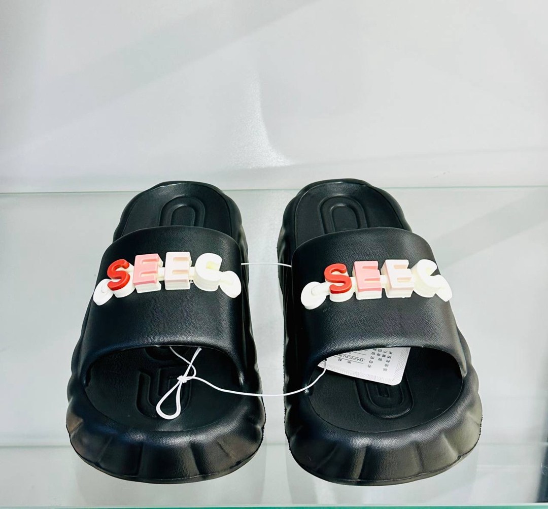 летние шлепанцы,женские тапки,,шлёпанцы женские,шлепанцы белые