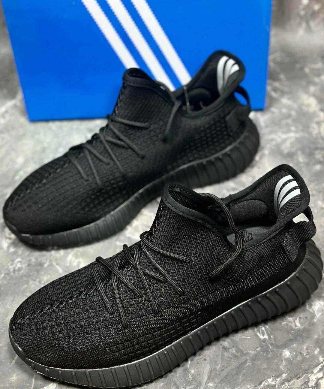 кроссовки адидас мужские изики,мужские кроссовки adidas yeezy boost 350,кроссовки для мужчин,мужские кроссовки,крутые кроссовки мужские