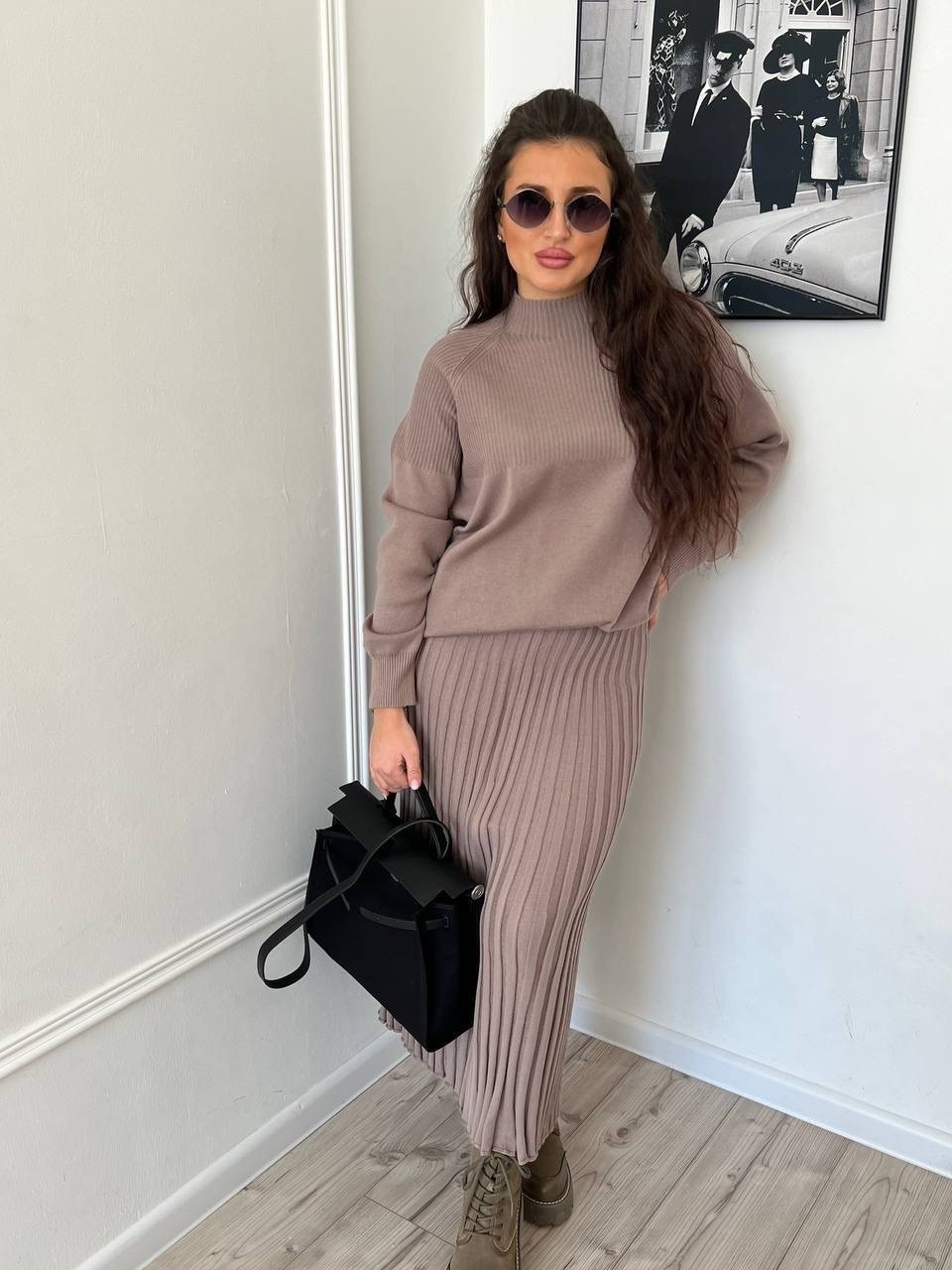 трикотажные костюмы,костюм с юбкой плиссе,трикотажные костюмы женские с юбкой,юбка плиссе,костюм вязаный с юбкой