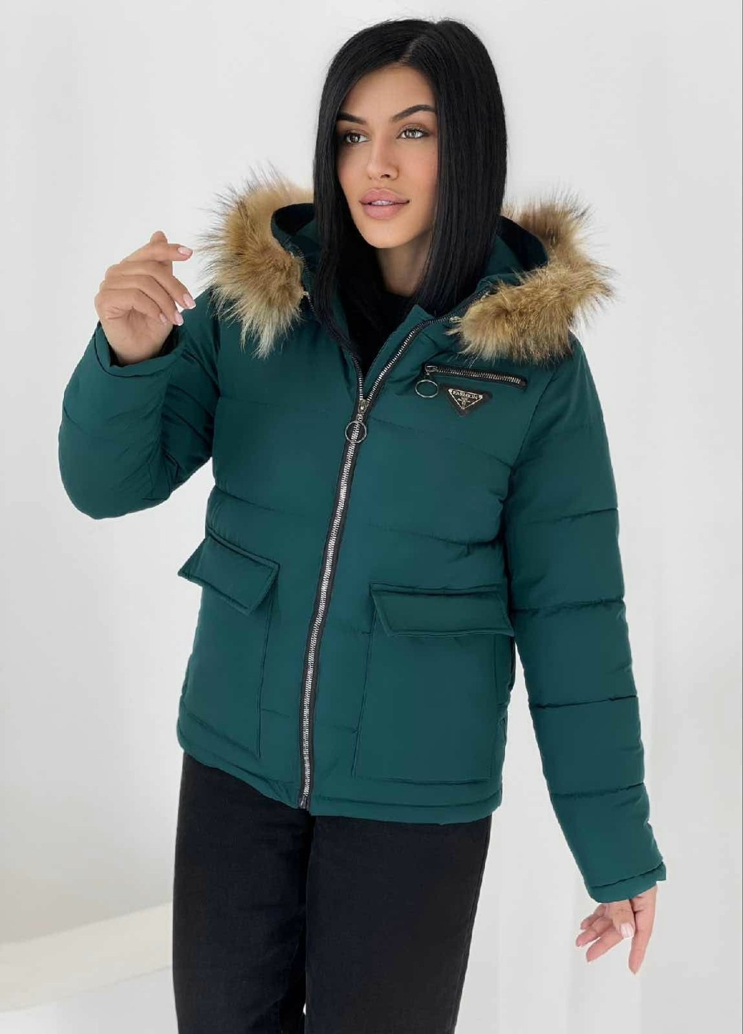 стильная зимняя куртка,куртка женская,зимние куртки,куртка зимняя женская,куртка с меховым капюшоном