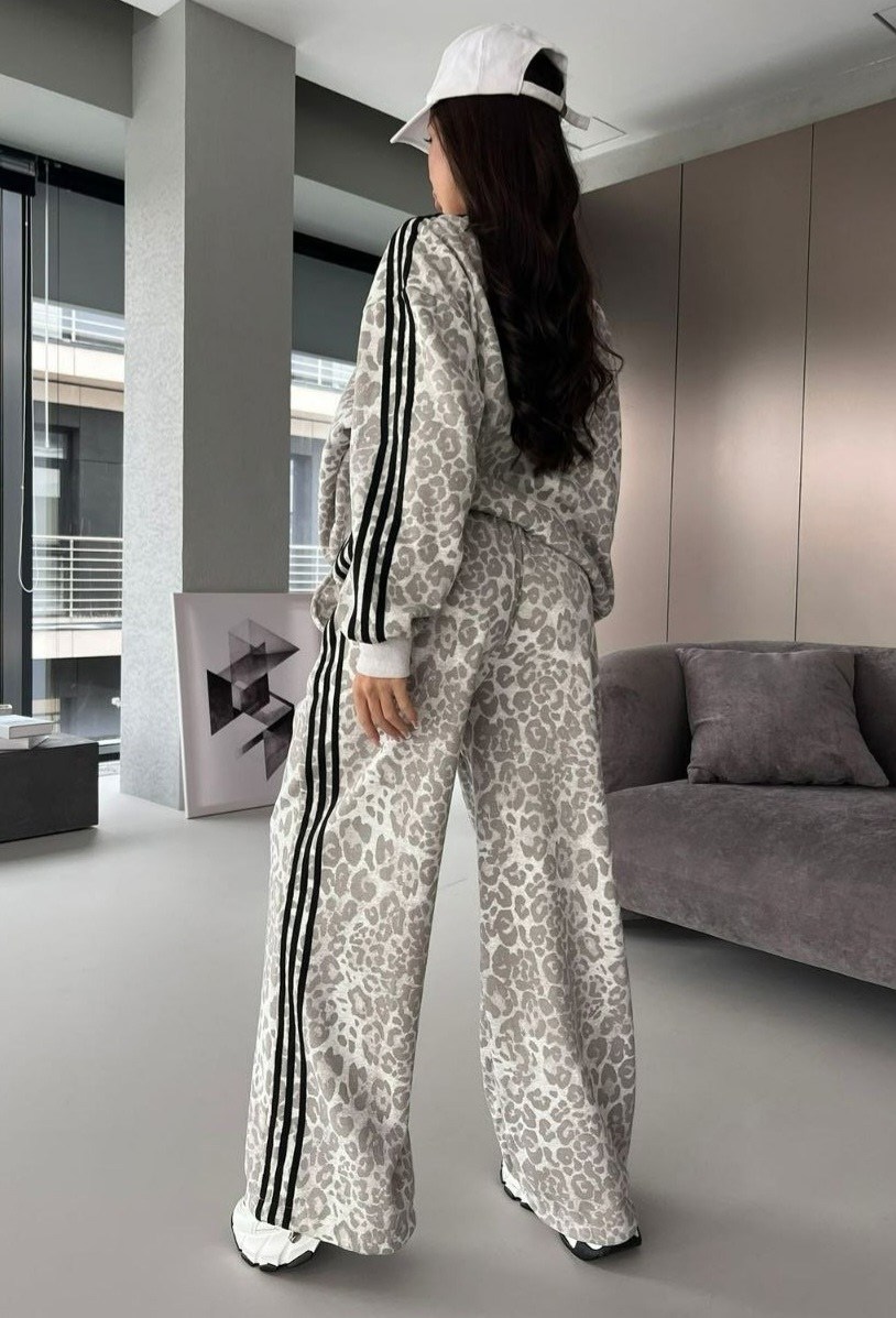 спортивные костюмы женские,стильные костюмы,костюмы женские,спортивные костюмы,леопардовые костюмы