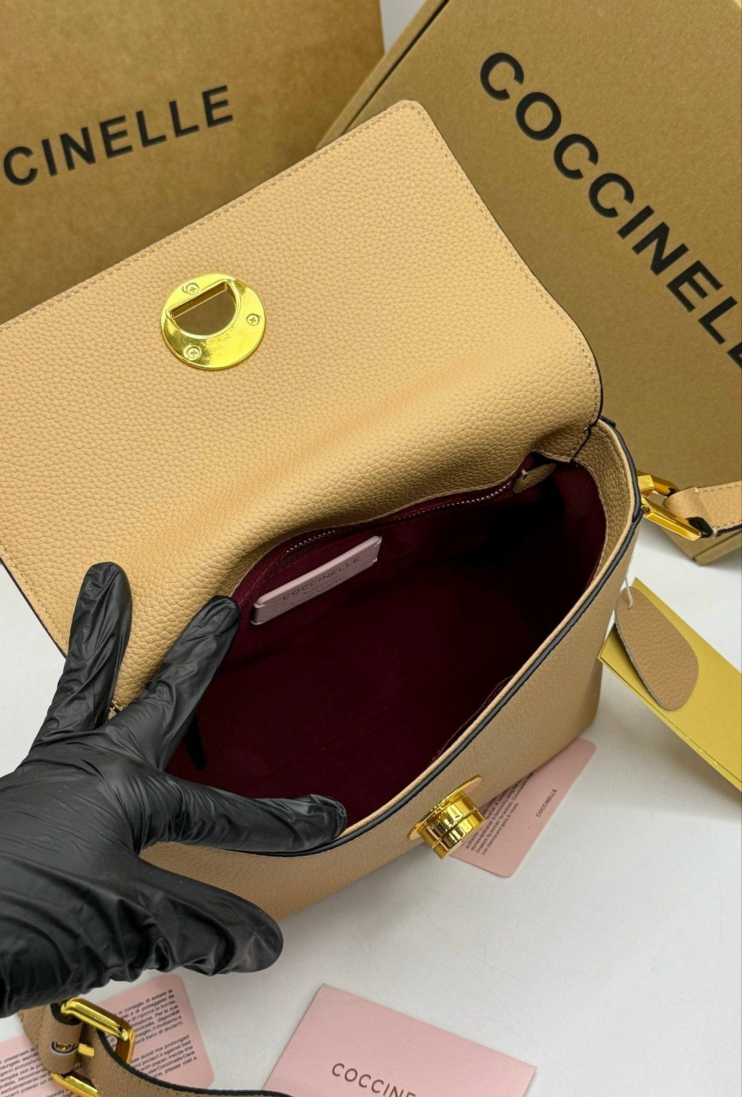 женская сумка coccinelle,сумки coccinelle,сумка через плечо coccinelle,кожаная сумка сэтчел liya coccinelle,coccinelle сумка на плечо