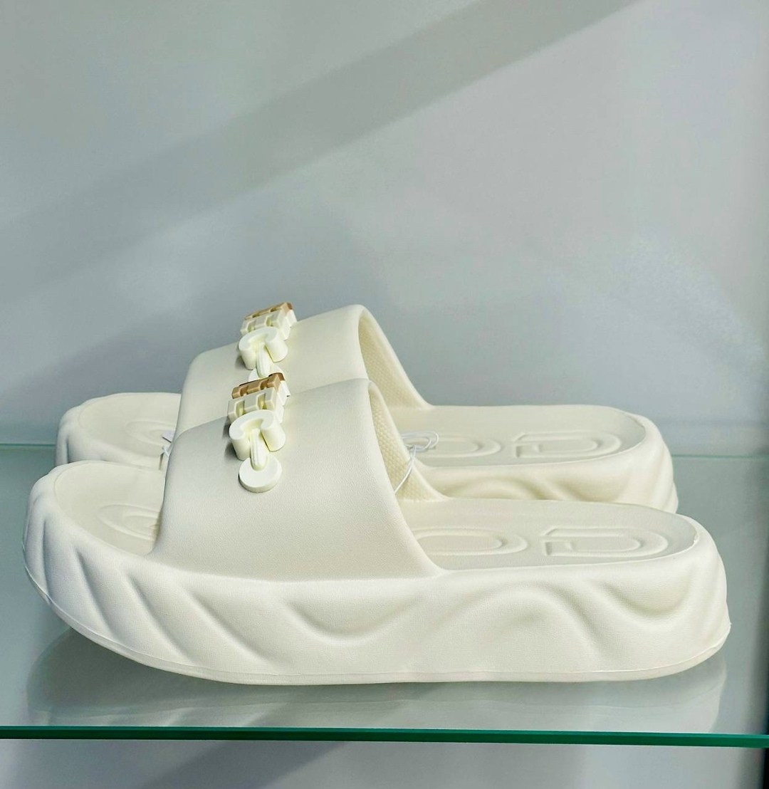 летние шлепанцы,женские тапки,,шлёпанцы женские,шлепанцы белые