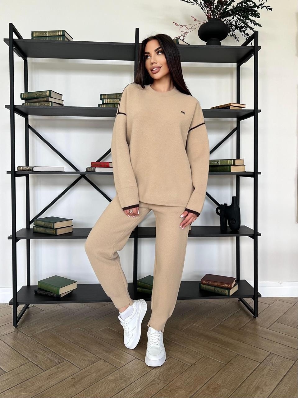 трикотажные костюмы,костюм с брюками,костюмы брючные,костюмы женские,бежевый костюм
