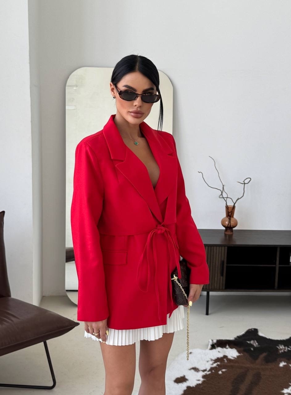 жакет стильный,жакет красный,костюм с пиджаком,красное пальто