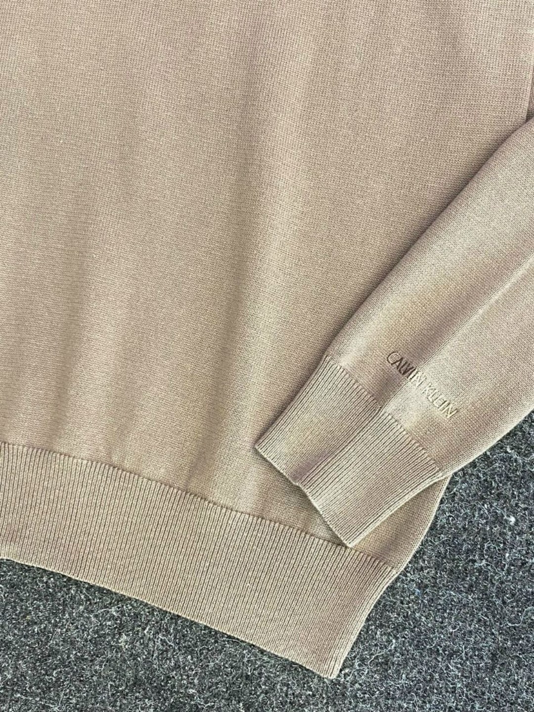 модные свитера,свитер,бежевый свитер,свитер с вышивкой,трикотажный свитер