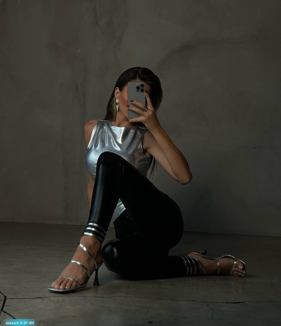 леггинсы кожаные,девушка в леггинсах,леггинсах,в кожаных леггинсах,сексуальные леггинсы