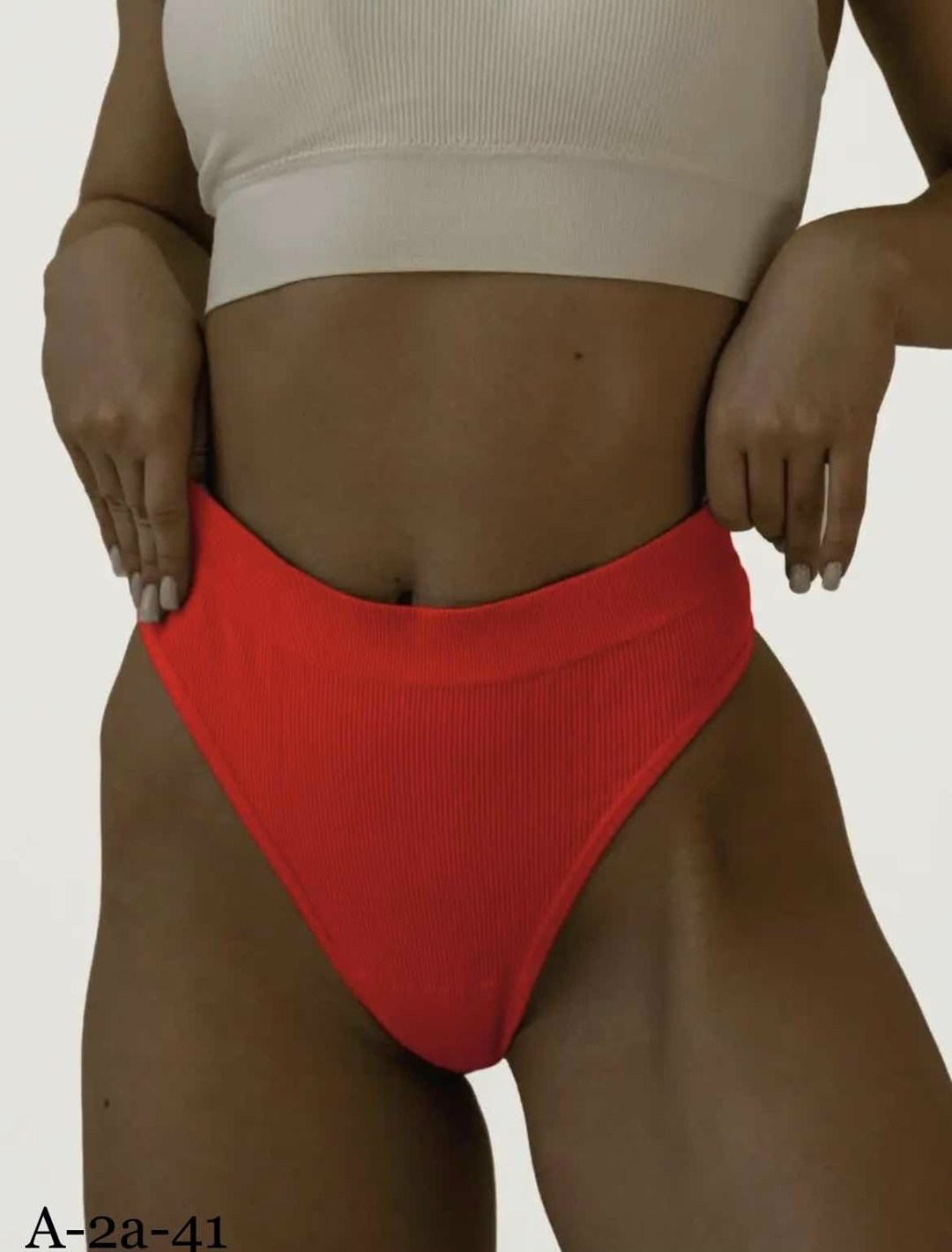 в салатовых стрингах,женские трусы стринги,стринги бесшовные,трусы для женщин,салатовые стринги