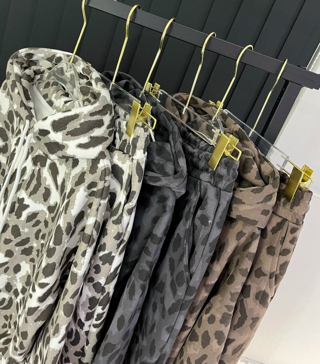 леопардовые костюмы,костюм на флисе,,теплый костюм,костюмчик