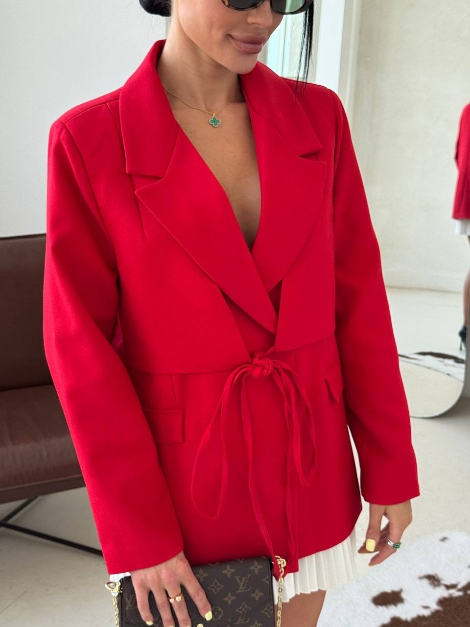жакет стильный,жакет красный,костюм с пиджаком,красное пальто
