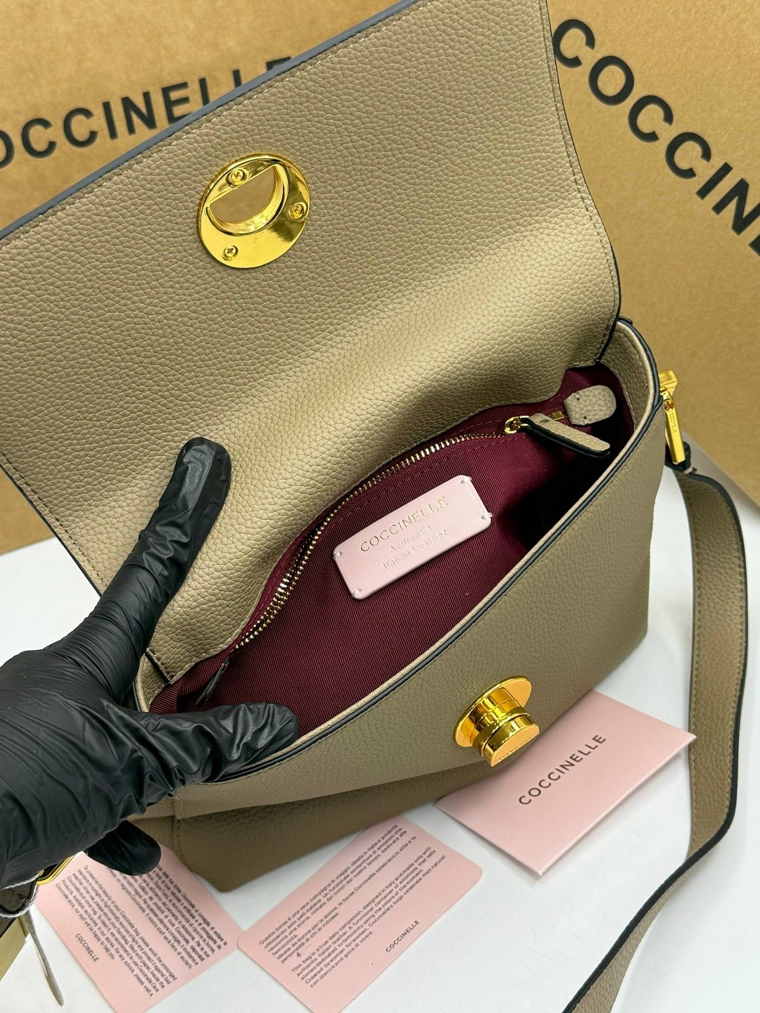 сумка coccinelle,женская сумка coccinelle,бежевая сумка,кожаная сумка coccinelle,сумки женская