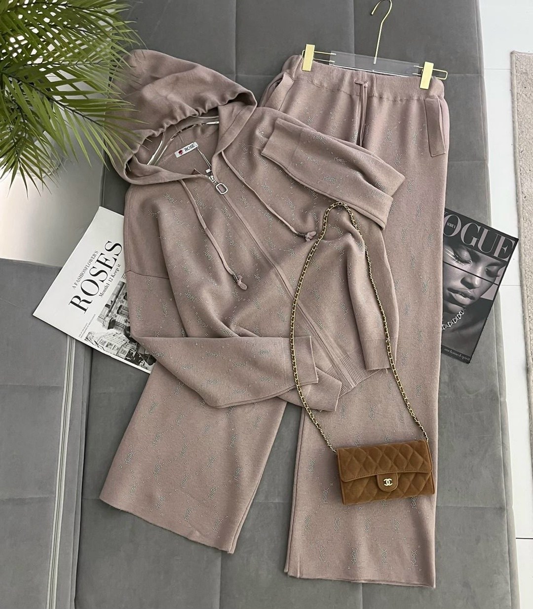 трикотажные костюмы,женские спортивные костюмы,костюмы комплекты,костюмы двойки,костюм со стразами