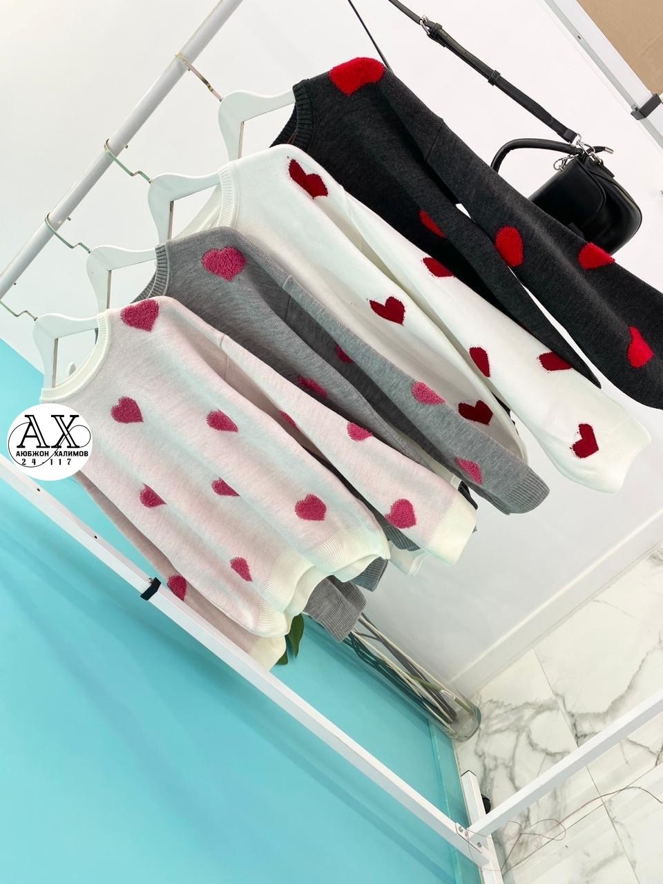 свитер сердечки оверсайз,свитер с сердечками,свитер оверсайз с сердцами,кофта оверсайз,свитер женский оверсайз с сердечками