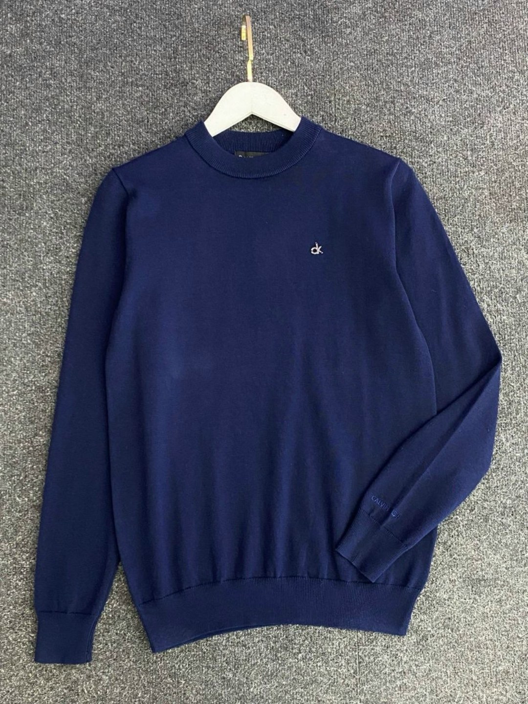 модные свитера,свитер,бежевый свитер,свитер с вышивкой,трикотажный свитер