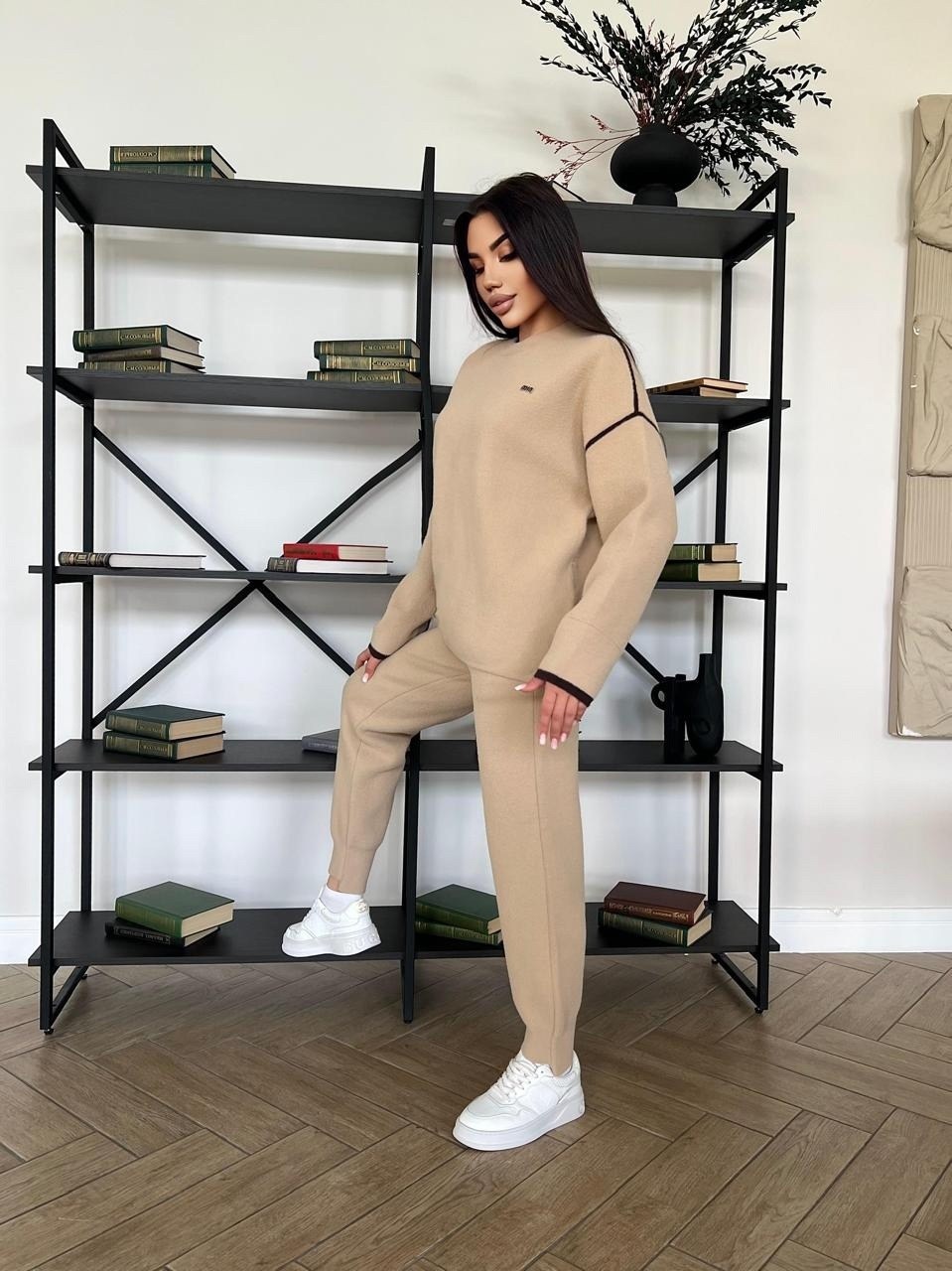 трикотажные костюмы,костюм с брюками,костюмы брючные,костюмы женские,бежевый костюм