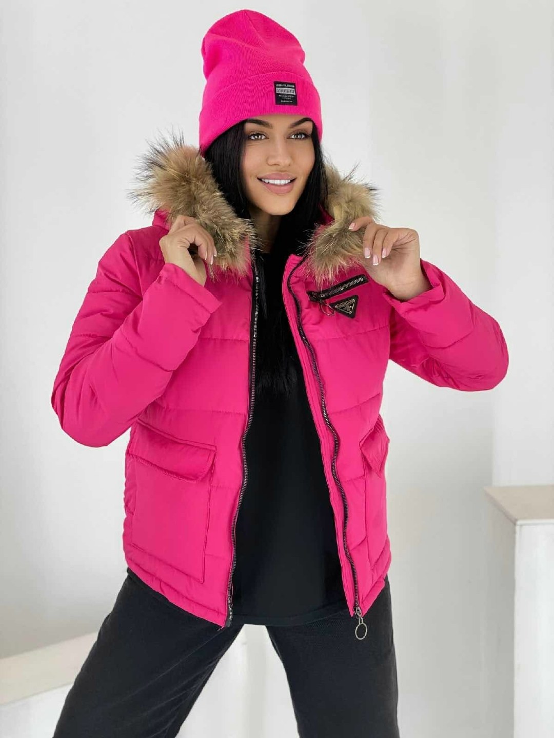 стильная зимняя куртка,куртка женская,зимние куртки,куртка зимняя женская,куртка с меховым капюшоном